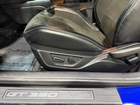 Used 2016 Ford Mustang Shelby GT350 w/ Technology Package image 21