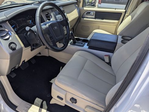 Used 2016 Ford Expedition XLT RWD image 10
