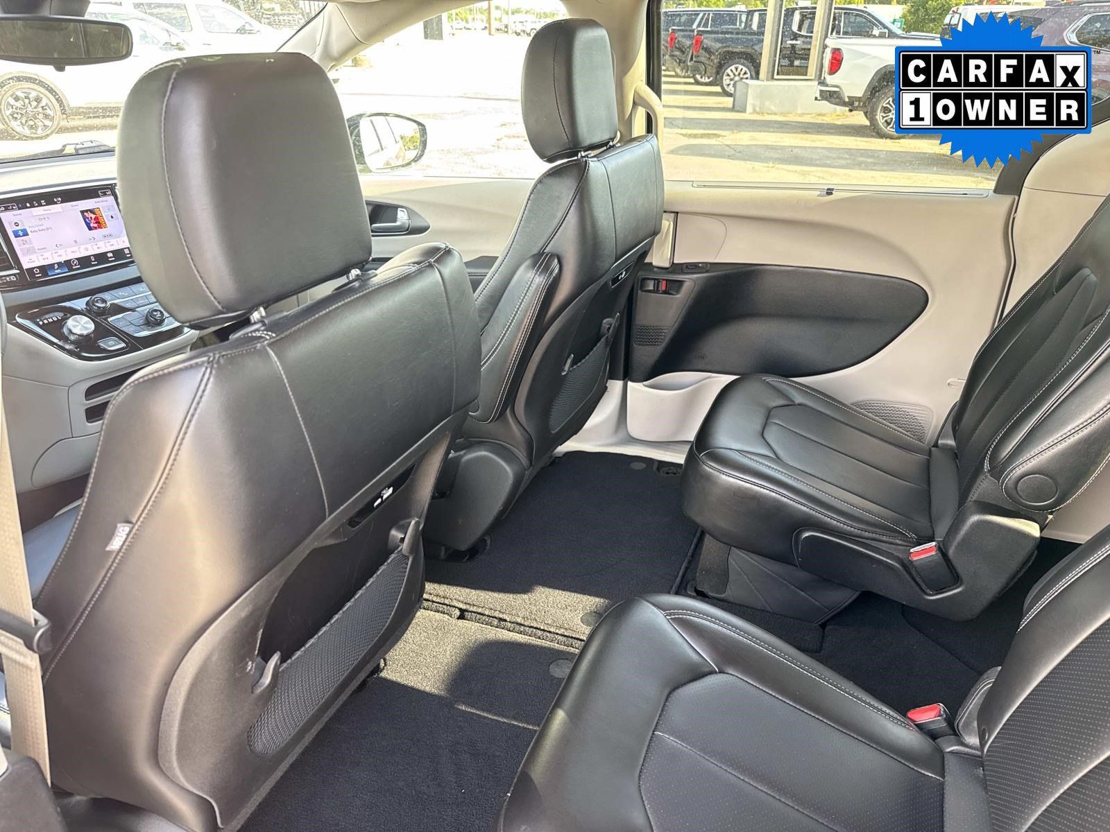 Used 2024 Chrysler Pacifica Touring-L FWD image 14