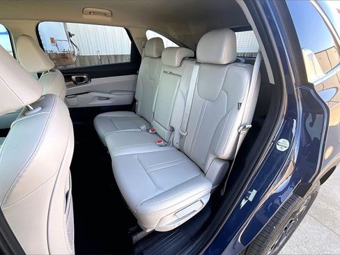 Used 2025 Kia Sorento S image 26