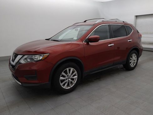 Used 2019 Nissan Rogue SV image 2