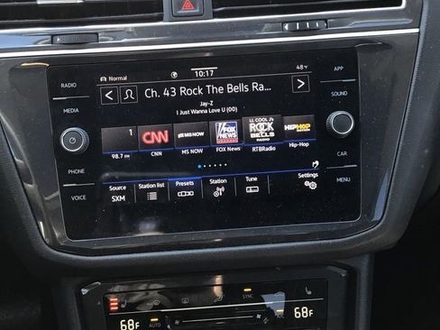 Used 2022 Volkswagen Tiguan SE w/ Panoramic Sunroof Package image 10