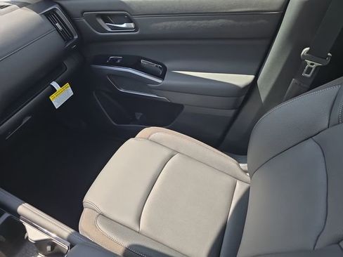 New 2026 Nissan Pathfinder SL w/ SL Premium Package image 16