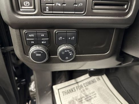 Used 2022 Chevrolet Suburban LS image 25