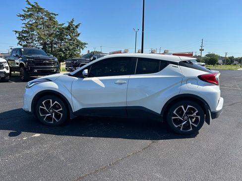 Used 2020 Toyota C-HR XLE FWD image 6