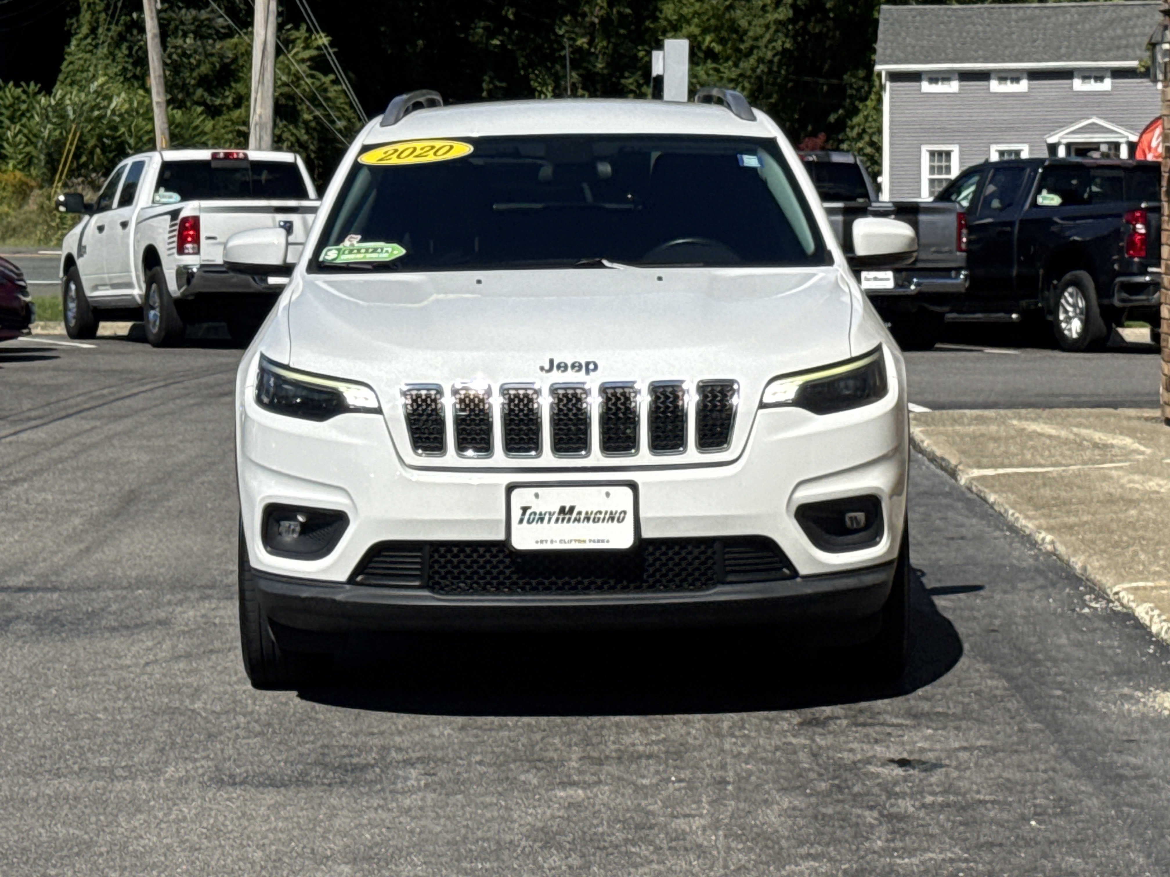 Used 2020 Jeep Cherokee Latitude Plus w/ Cold Weather Group AWD/4WD image 8