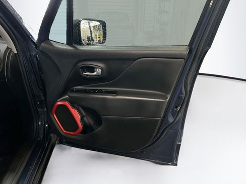 Used 2020 Jeep Renegade Trailhawk w/ Popular Equipment Group AWD/4WD image 31