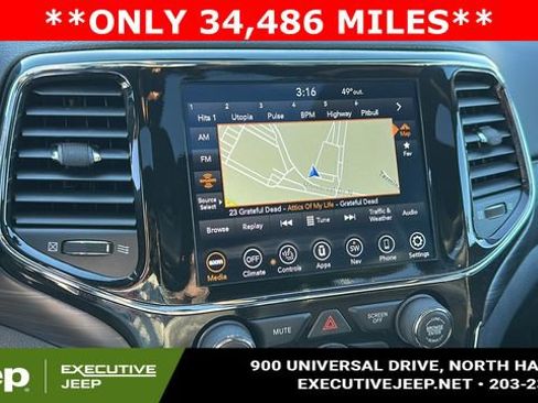 Used 2022 Jeep Grand Cherokee Laredo X image 15