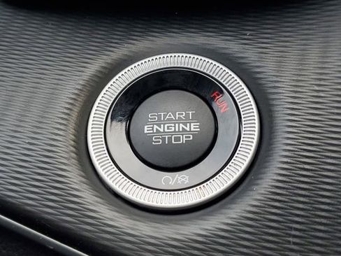 Used 2023 Jeep Grand Cherokee Laredo image 29