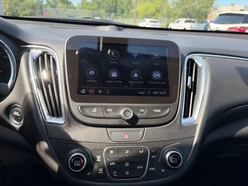 Used 2019 Chevrolet Malibu LT w/ Leather Package FWD image 12