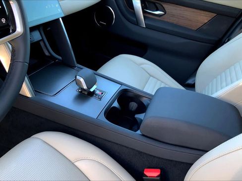 Used 2025 Land Rover Discovery Sport S image 16