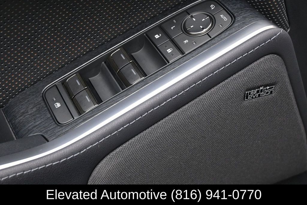 Used 2025 Lexus GX 550 w/ Accessory Package (2T) AWD/4WD image 20