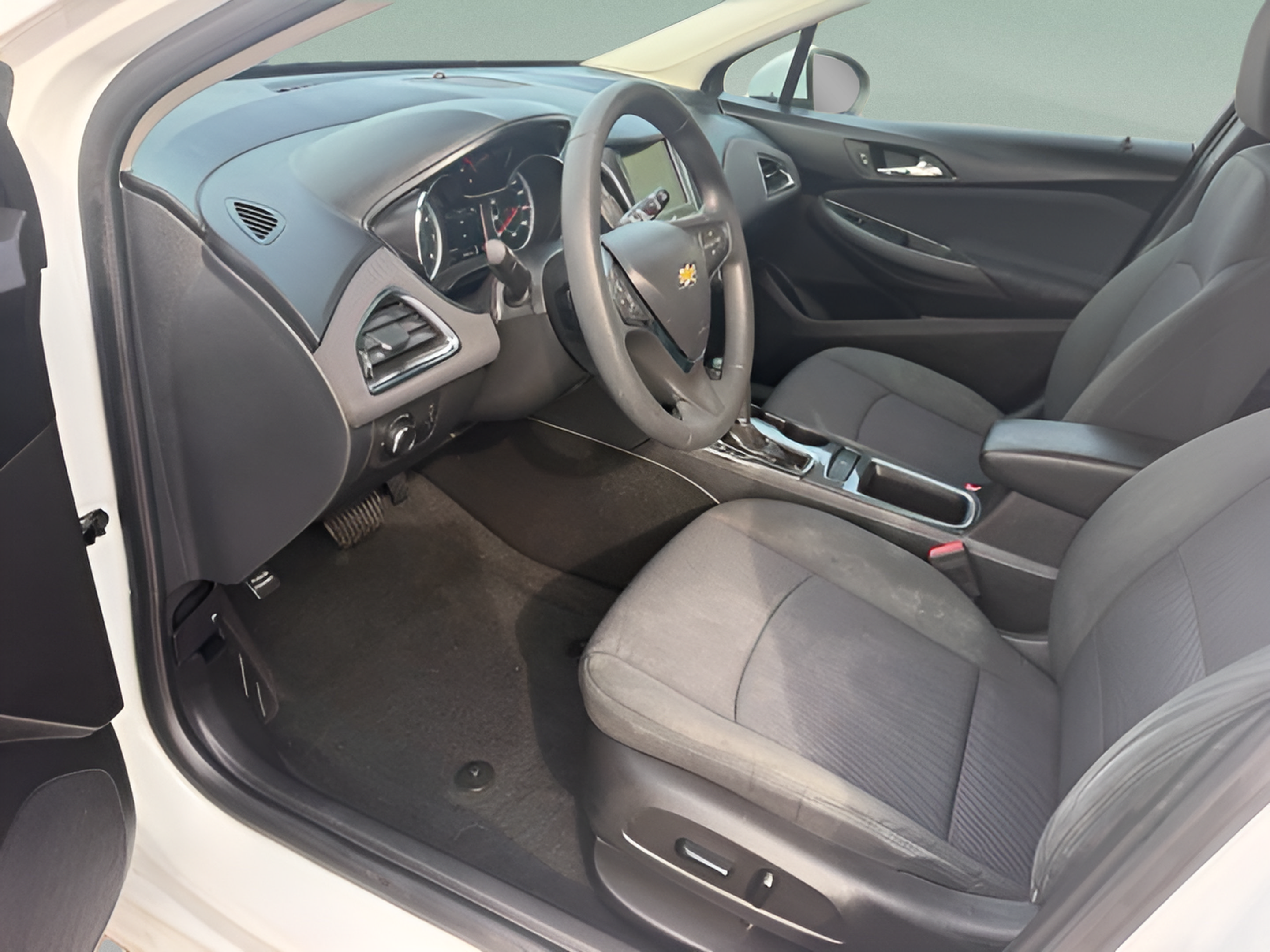 Used 2017 Chevrolet Cruze LT w/ Convenience Package FWD image 9