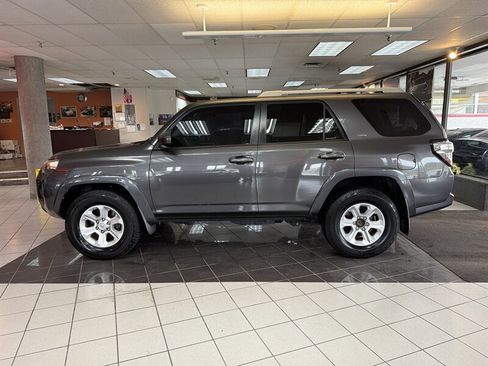 Used 2017 Toyota 4Runner SR5 image 2