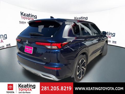 Used 2024 Mitsubishi Outlander SE image 3