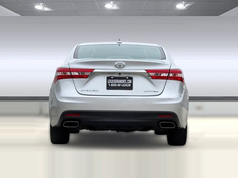 Used 2013 Toyota Avalon Limited w/ Technology Pkg FWD image 9
