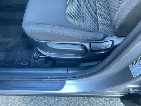 Used 2025 Kia Sportage LX image 22