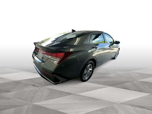 Used 2026 Hyundai Elantra SE FWD image 8