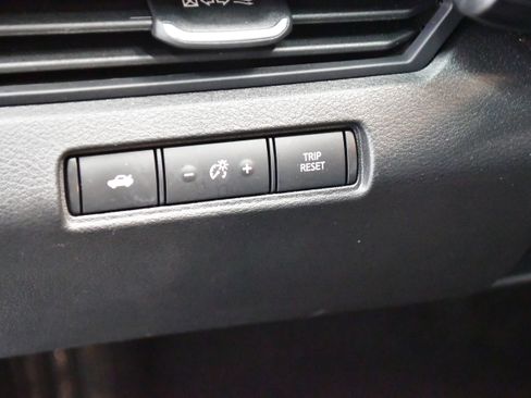 Used 2025 Nissan Altima 2.5 SV FWD image 13