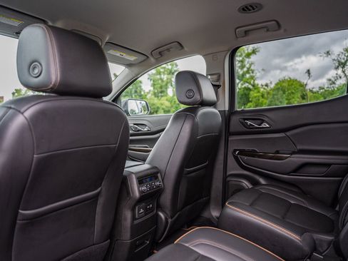 Used 2023 GMC Acadia AT4 w/ Technology Package image 17