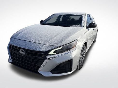 Used 2024 Nissan Altima 2.5 SV image 7