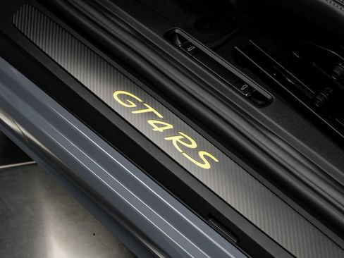 Used 2025 Porsche 718 Cayman GT4 RS w/ Weissach Package RWD image 32