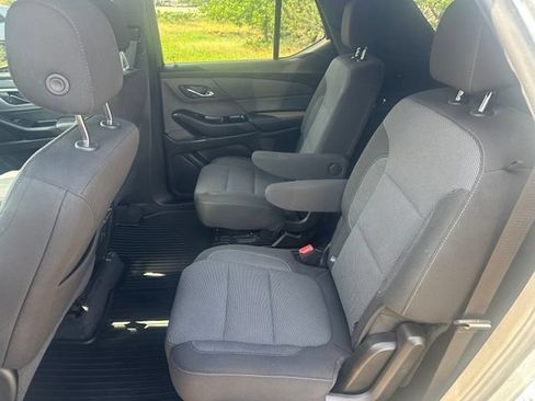 Used 2023 Chevrolet Traverse LT AWD/4WD image 16