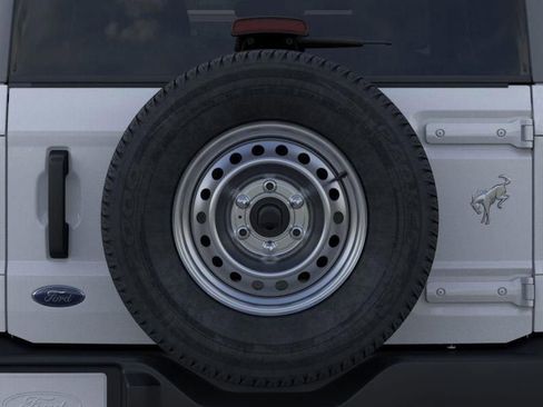 New 2025 Ford Bronco Base image 24