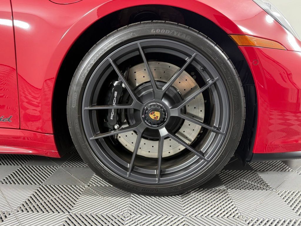 Certified 2026 Porsche 911 Targa 4 GTS AWD/4WD image 19