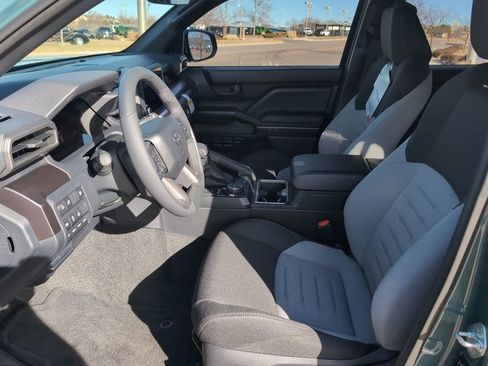 Used 2025 Toyota 4Runner 4WD image 10