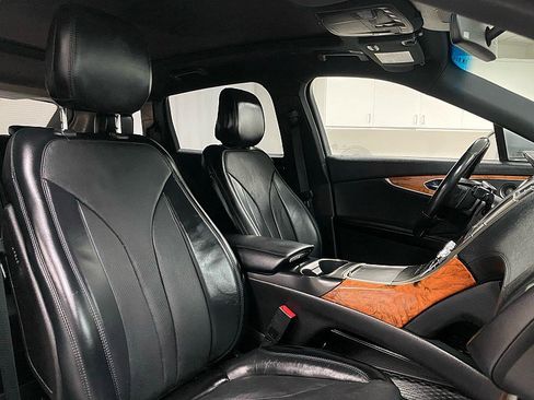 Used 2020 Lincoln Nautilus Reserve image 12