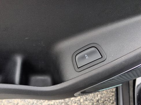 Used 2025 GMC Acadia Elevation image 15