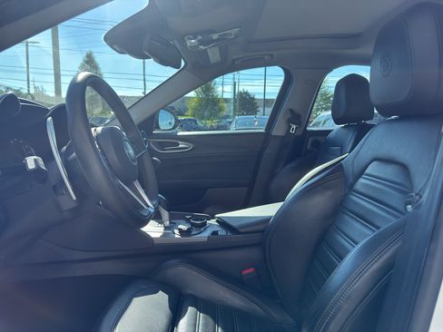 Used 2018 Alfa Romeo Giulia Ti Sport w/ Quick Order Package 22S Sport AWD/4WD image 9