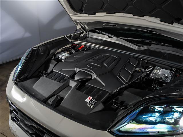 Certified 2025 Porsche Cayenne Coupe AWD/4WD image 16