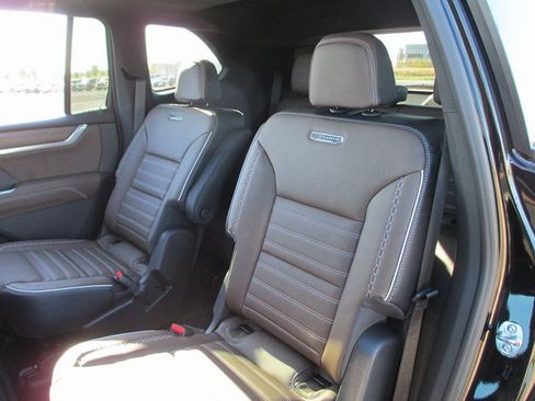 New 2026 GMC Acadia Denali Ultimate w/ LPO, Floor Liner Package AWD/4WD image 11