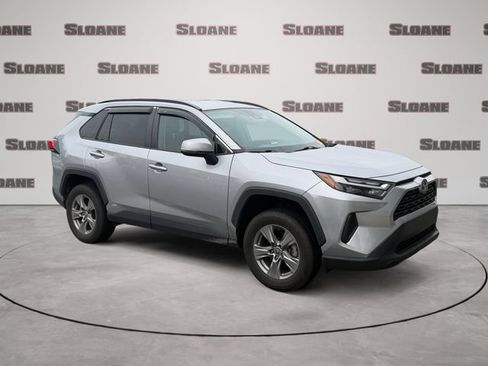 Used 2022 Toyota RAV4 XLE w/ Carpet Mat Package (TMS) AWD/4WD image 7