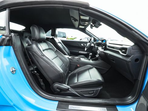 Used 2025 Ford Mustang Premium RWD image 36