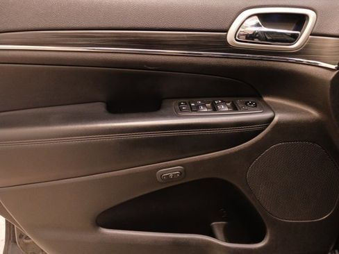 Used 2019 Jeep Grand Cherokee Limited w/ Trailer Tow Group IV image 25