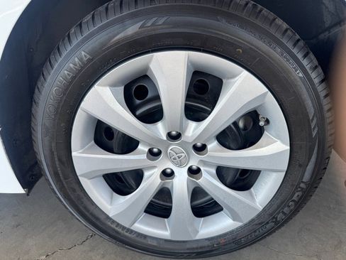 Used 2021 Toyota Corolla LE w/ Carpet Mat Package (TMS) image 40