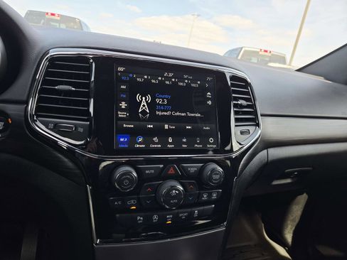 Used 2021 Jeep Grand Cherokee Laredo X image 27