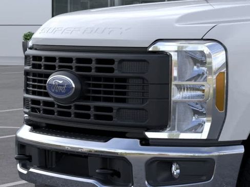 New 2026 Ford F250 XL w/ XL Chrome Package image 17