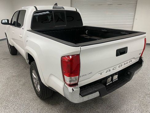 Used 2016 Toyota Tacoma SR5 w/ SR5 Appearance Package (SN) image 7