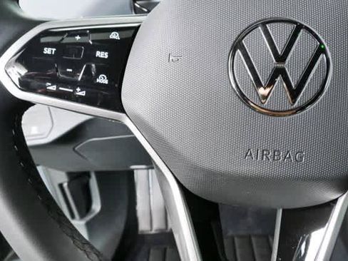 Certified 2025 Volkswagen ID.4 Pro RWD image 10