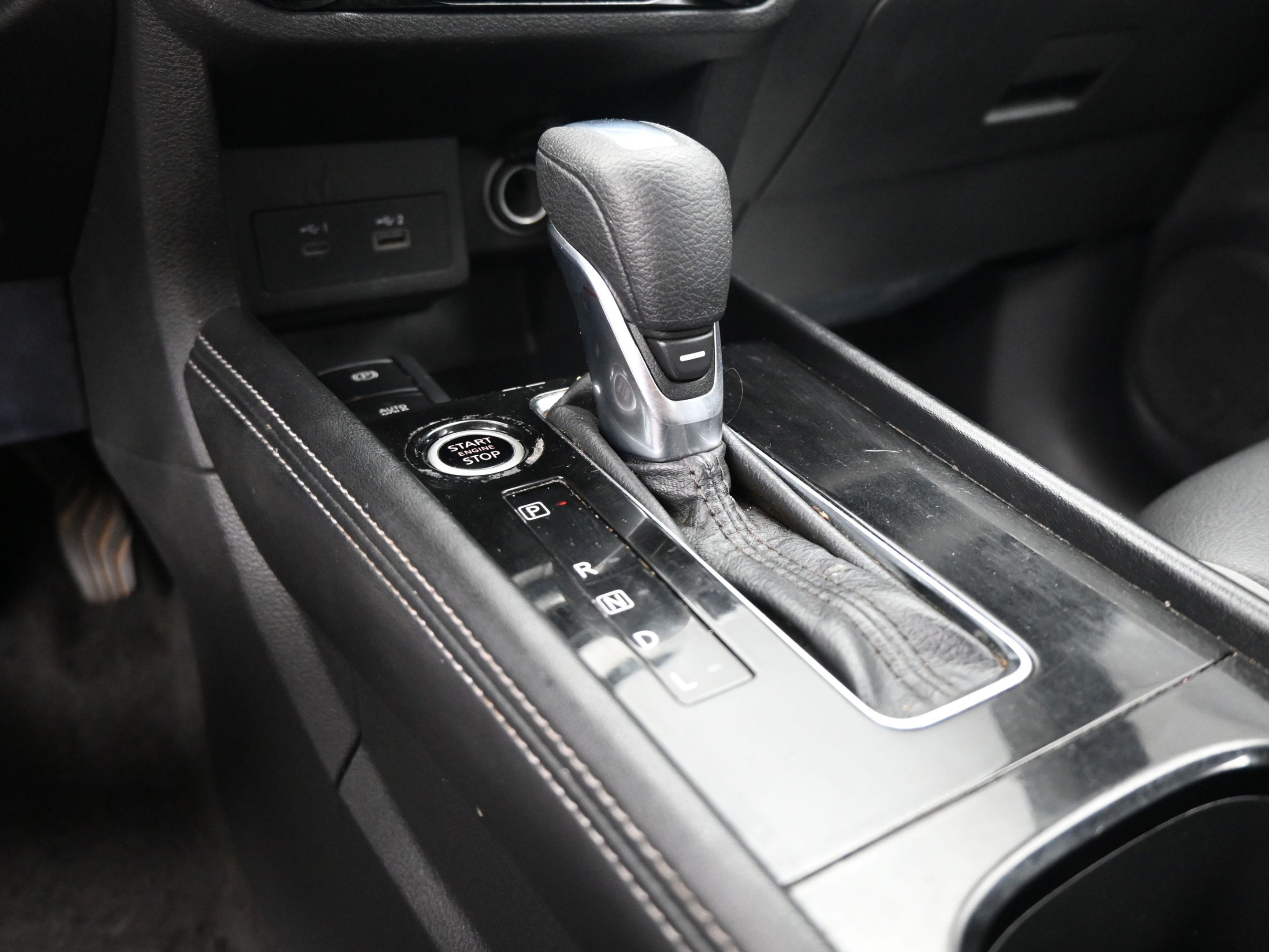 Used 2022 Nissan Kicks SR w/ Premium Package FWD image 30