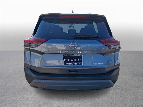 Used 2023 Nissan Rogue SV image 5