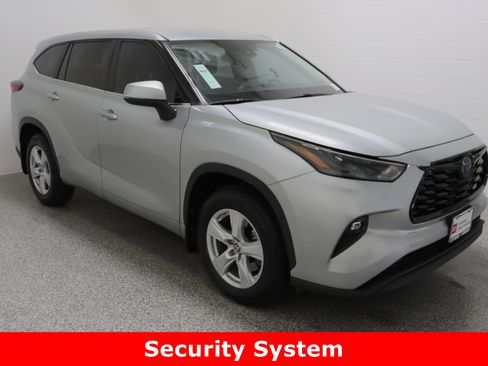 Certified 2023 Toyota Highlander LE image 4