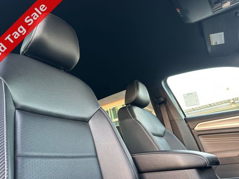 Certified 2022 Volkswagen Atlas Cross Sport SE image 18