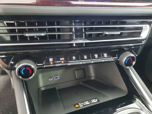 New 2026 Chevrolet Traverse Z71 w/ Enhanced Driving Package AWD/4WD image 18