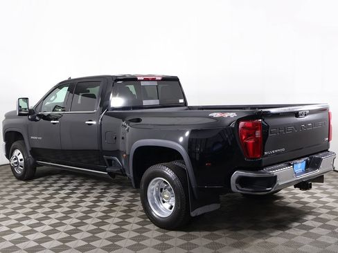 Used 2025 Chevrolet Silverado 3500 LTZ w/ LTZ Convenience Package AWD/4WD image 12