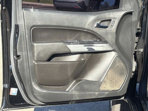 Used 2022 Chevrolet Colorado LT w/ LT Convenience Package image 17